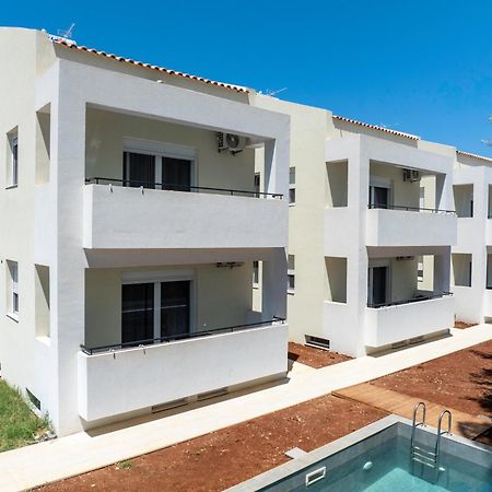 Miralis Apartments 尼基亚娜 外观 照片